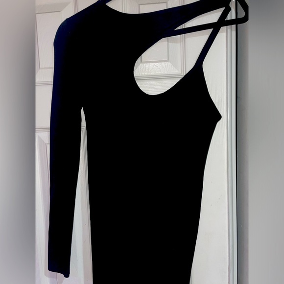 One sleeve cut out Zara dress body con - Picture 3 of 4
